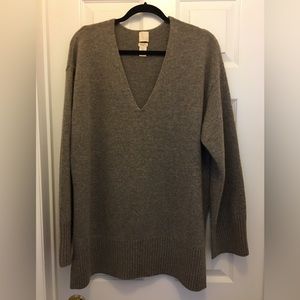 H&M premium V-neck oversized sweater with vents